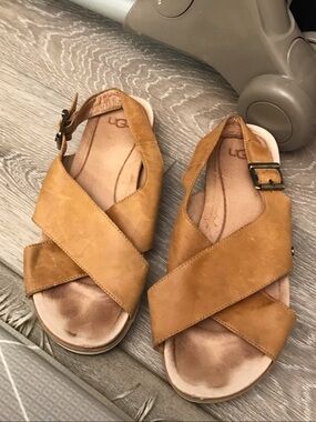 UGG Women's Tan Cross-Strap Leather Buckle Sandals